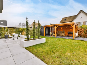 neat-patio-with-sitting-area